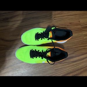 Nike girls gym shoes. Girls size 7 youth